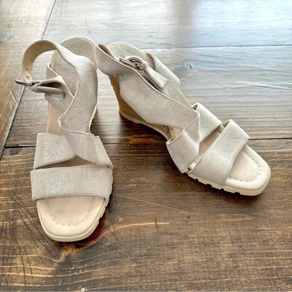 Donald J. Pliner Brevos Women's Lt. Gray & Tan Strappy Wedge Sandal Size 10M GUC